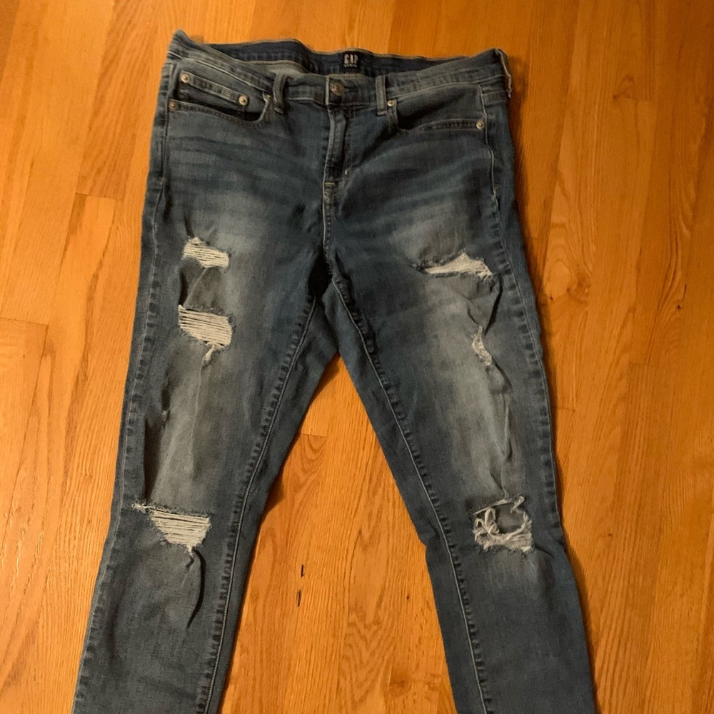 Frayed hem distressed jeans